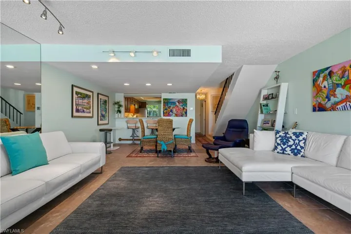 800  River Point  DR, Naples, FL 34102