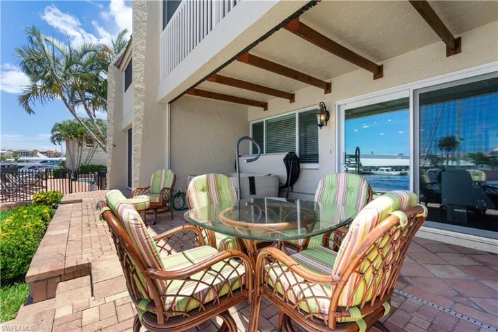 800  River Point  DR, Naples, FL 34102