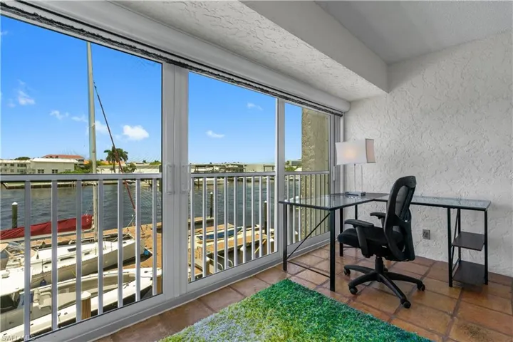 800  River Point  DR, Naples, FL 34102