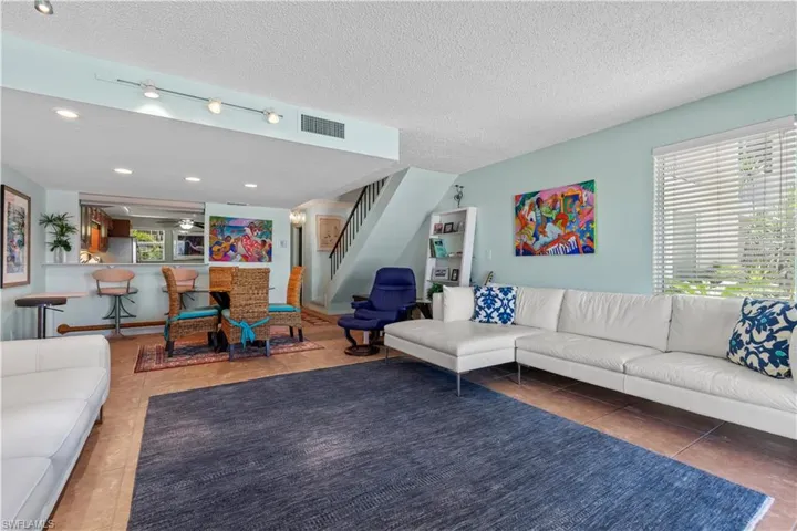 800  River Point  DR, Naples, FL 34102