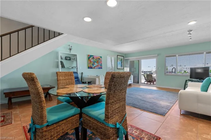 800  River Point  DR, Naples, FL 34102