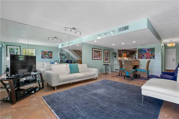 800  River Point  DR, Naples, FL 34102