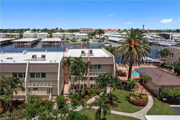 800  River Point  DR, Naples, FL 34102