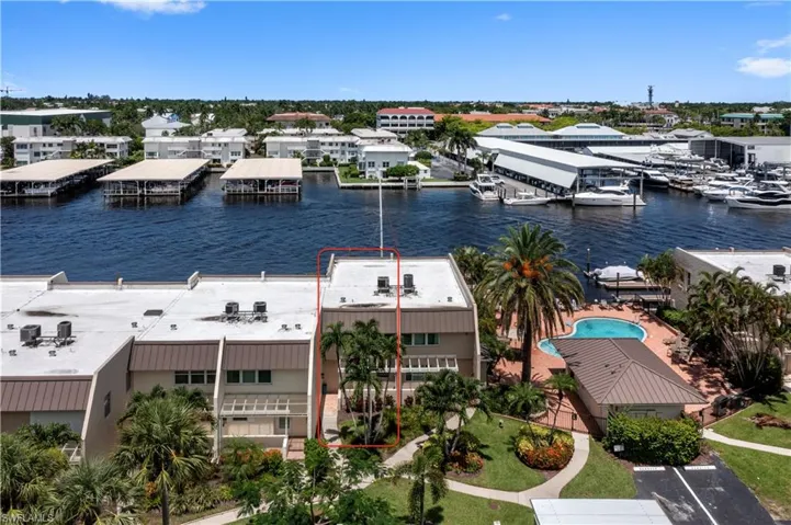 800  River Point  DR, Naples, FL 34102