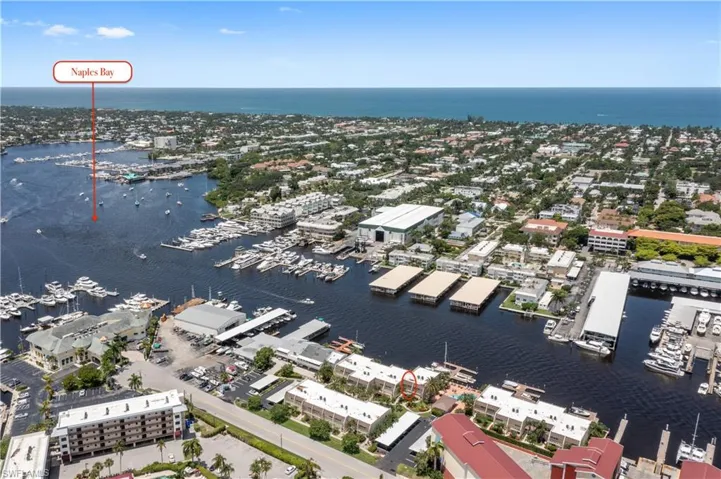 800  River Point  DR, Naples, FL 34102
