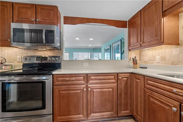 800  River Point  DR, Naples, FL 34102