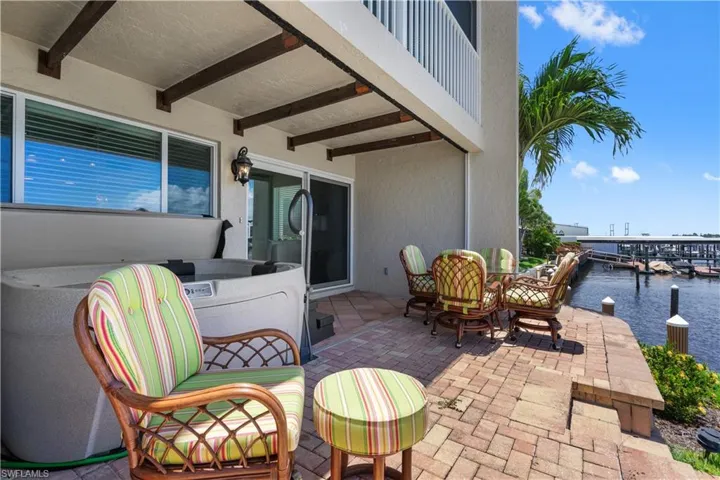 800  River Point  DR, Naples, FL 34102
