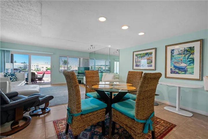 800  River Point  DR, Naples, FL 34102