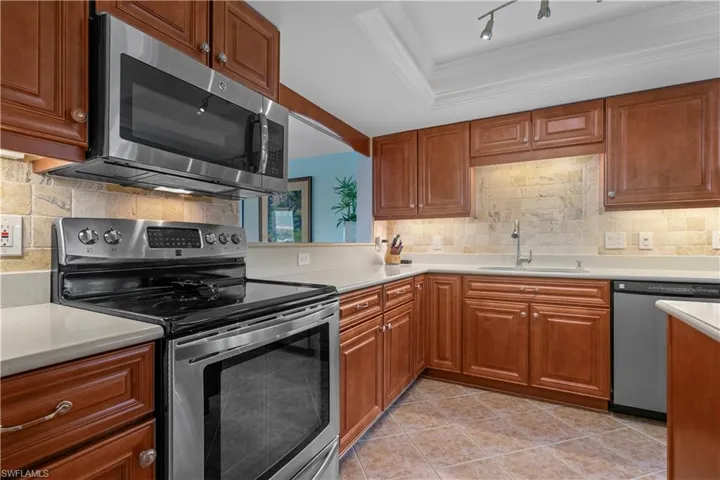800  River Point  DR, Naples, FL 34102