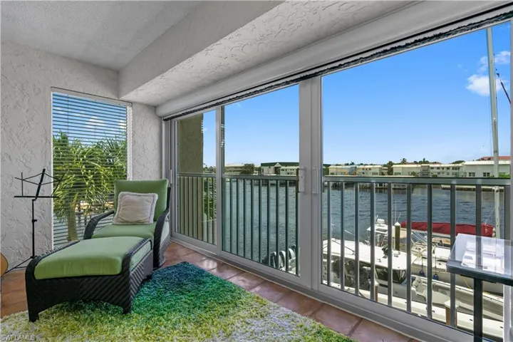 800  River Point  DR, Naples, FL 34102