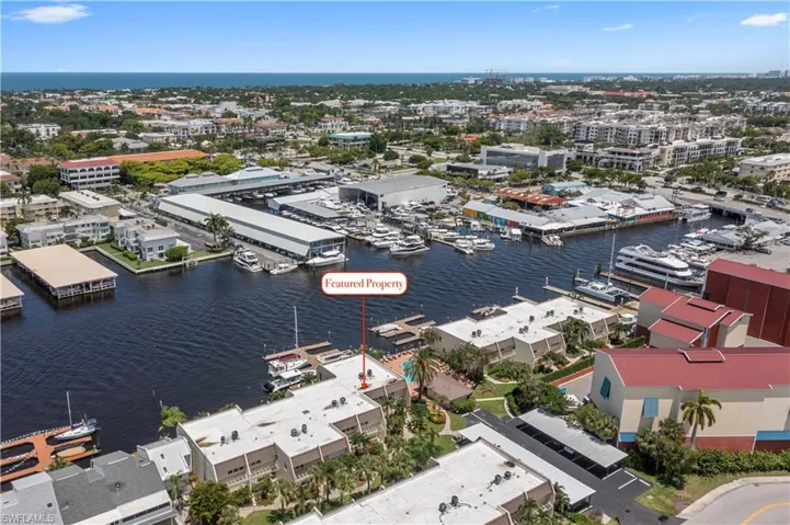 800  River Point  DR, Naples, FL 34102
