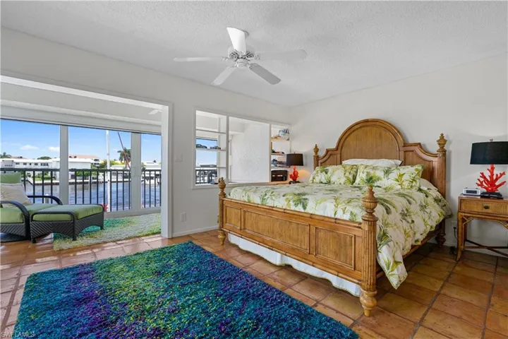 800  River Point  DR, Naples, FL 34102