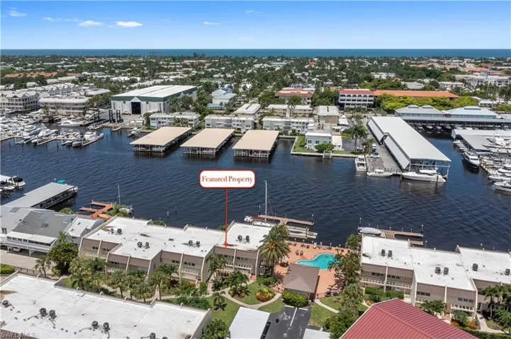 800  River Point  DR, Naples, FL 34102