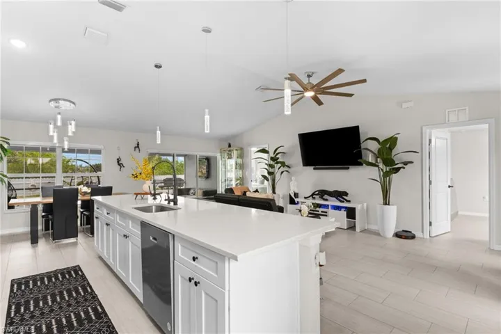 2715 Nw 7th St, Cape Coral, Florida 33993