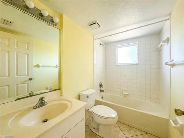 3250 Cypress Glen Way 424, Naples, Florida 34109