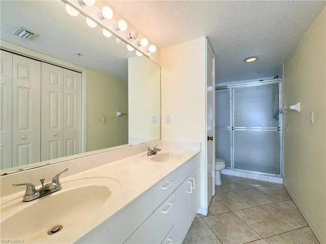 3250 Cypress Glen Way 424, Naples, Florida 34109