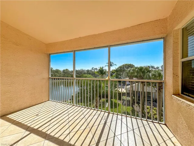 3250 Cypress Glen Way 424, Naples, Florida 34109