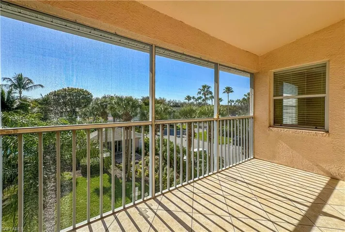 3250 Cypress Glen Way 424, Naples, Florida 34109