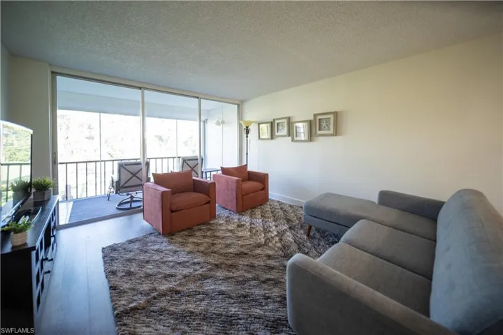 1086 Forest Lakes Dr 9303, Naples, Florida 34105