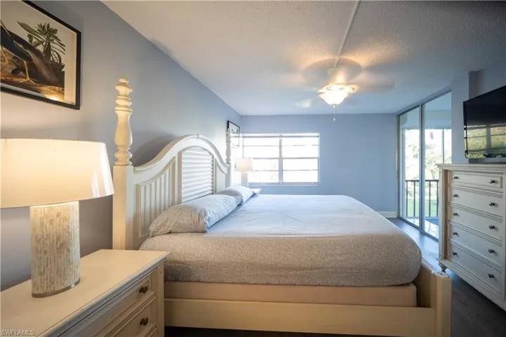1086 Forest Lakes Dr 9303, Naples, Florida 34105