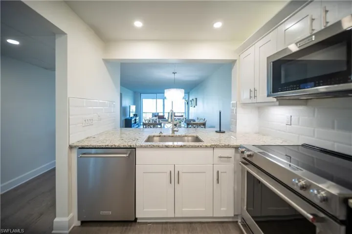 1086 Forest Lakes Dr 9303, Naples, Florida 34105