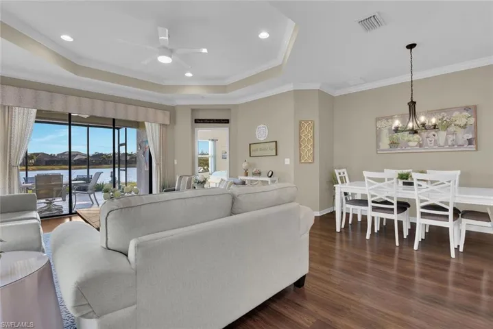 Crown Molding & Tray Ceiling