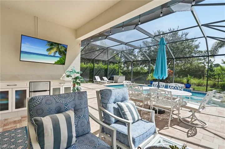 2390 Heydon Cir E, Naples, Florida 34120