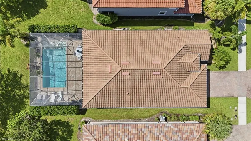 2390 Heydon Cir E, Naples, Florida 34120