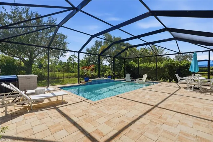 2390 Heydon Cir E, Naples, Florida 34120