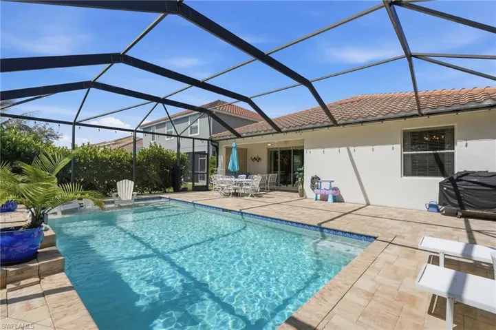 2390 Heydon Cir E, Naples, Florida 34120