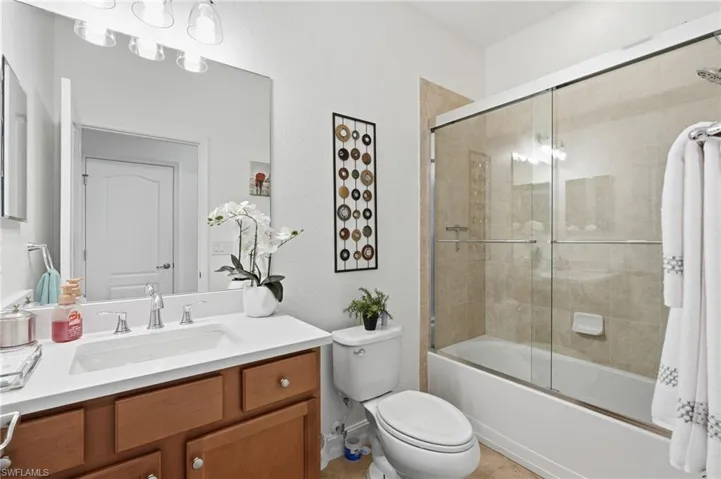 2390 Heydon Cir E, Naples, Florida 34120
