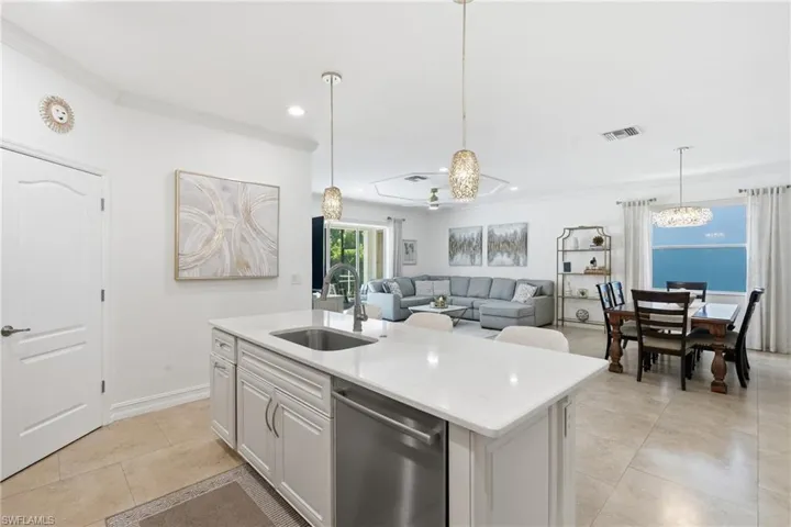 2390 Heydon Cir E, Naples, Florida 34120