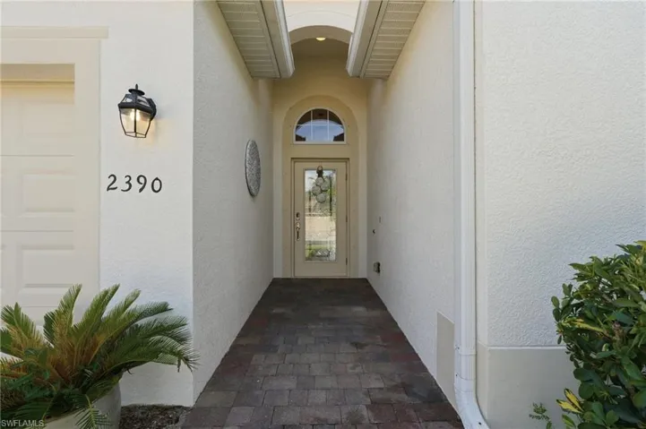 2390 Heydon Cir E, Naples, Florida 34120