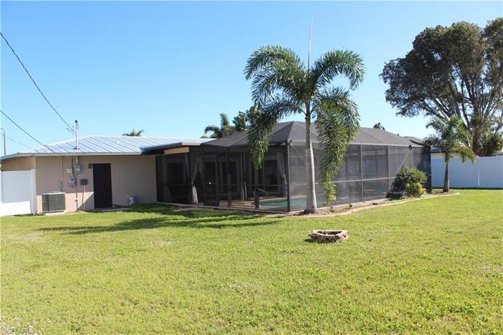 Fenced in Backyard for privacy and kid/pet safety!