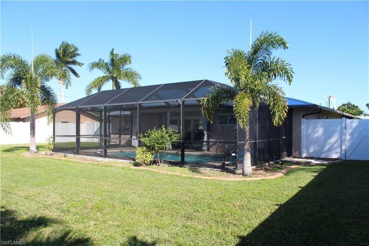 Screened in Pool