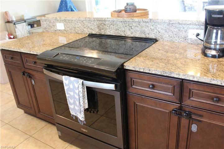 Electric Cooktop integrated in Island Kitchen