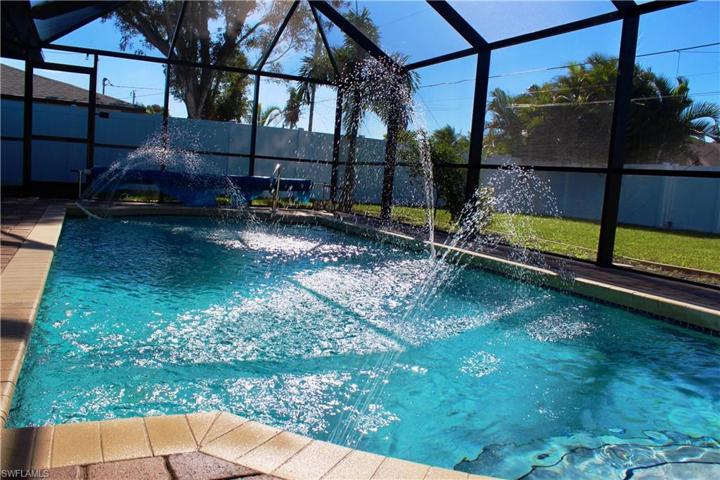 Southwestern Rear Exposure=Pool gets SUN in the afternoon
