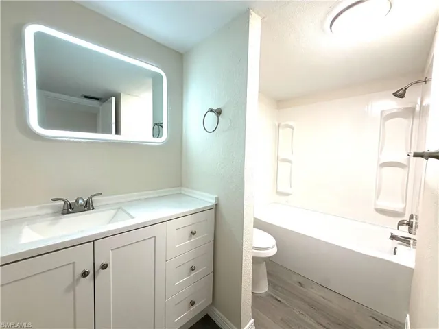 3704 Broadway 204, Fort Myers, Florida 33901