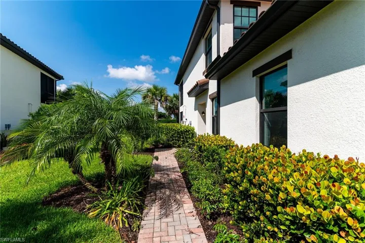 12043  Hawthorn Lake  DR, Fort Myers, FL 33913