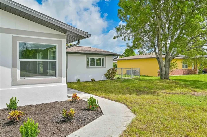 1049 Ne Pine Island Ln, Cape Coral Fl 33909