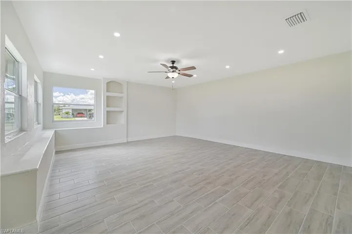 1049 Ne Pine Island Ln, Cape Coral Fl 33909