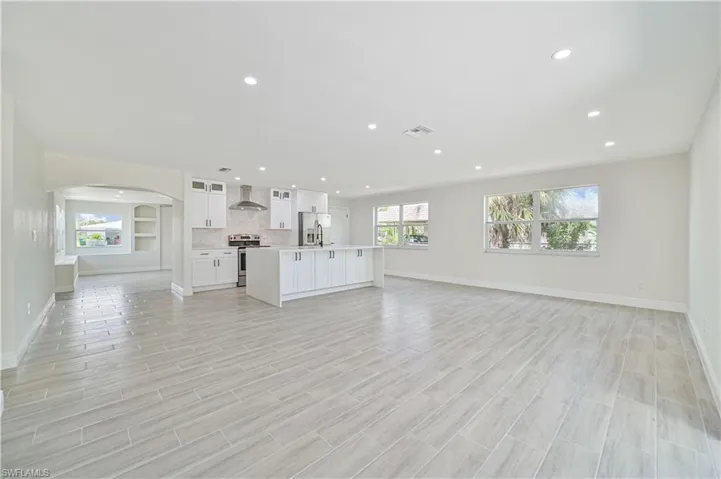 1049 Ne Pine Island Ln, Cape Coral Fl 33909