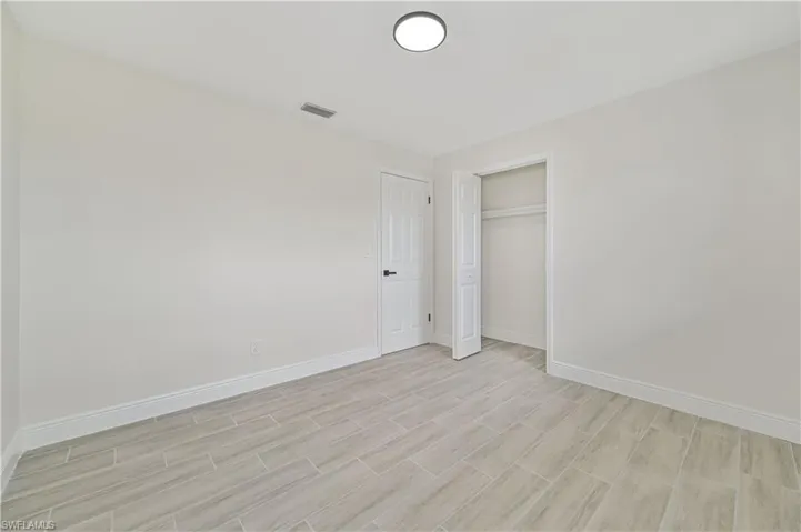 1049 Ne Pine Island Ln, Cape Coral Fl 33909