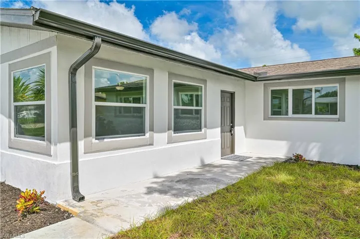 1049 Ne Pine Island Ln, Cape Coral Fl 33909