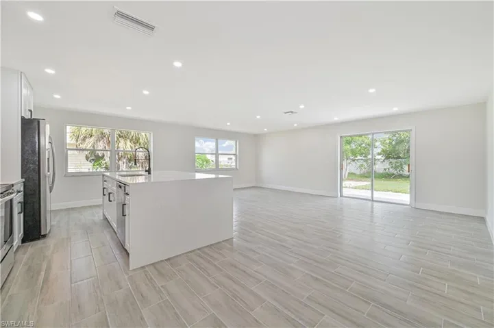 1049 Ne Pine Island Ln, Cape Coral Fl 33909