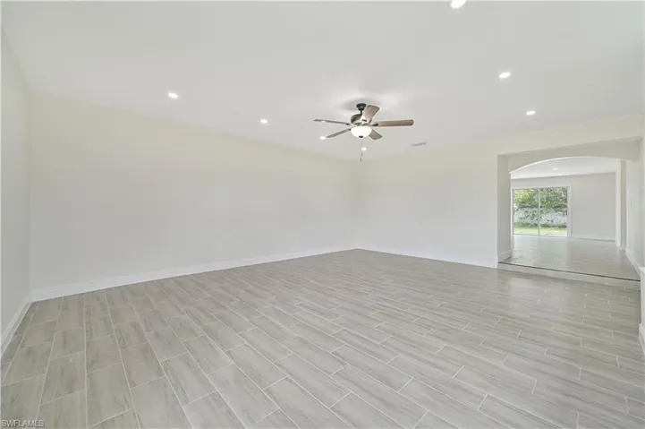 1049 Ne Pine Island Ln, Cape Coral Fl 33909