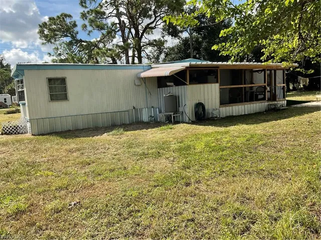 View of front of home featuring a front yard