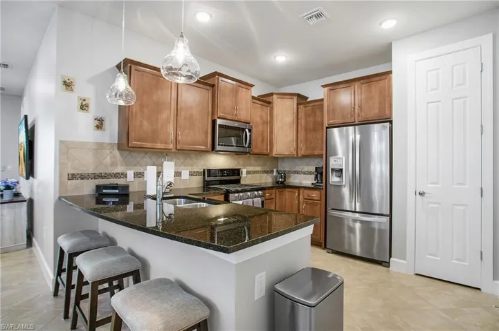 Eat-in kitchen, stainless steel appliances