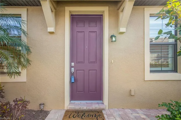 Private entry on the side