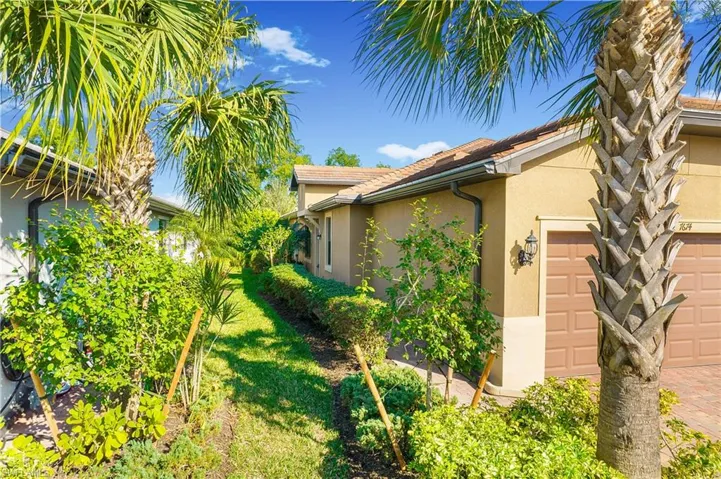 7674  Jacaranda  LN, Naples, FL 34114